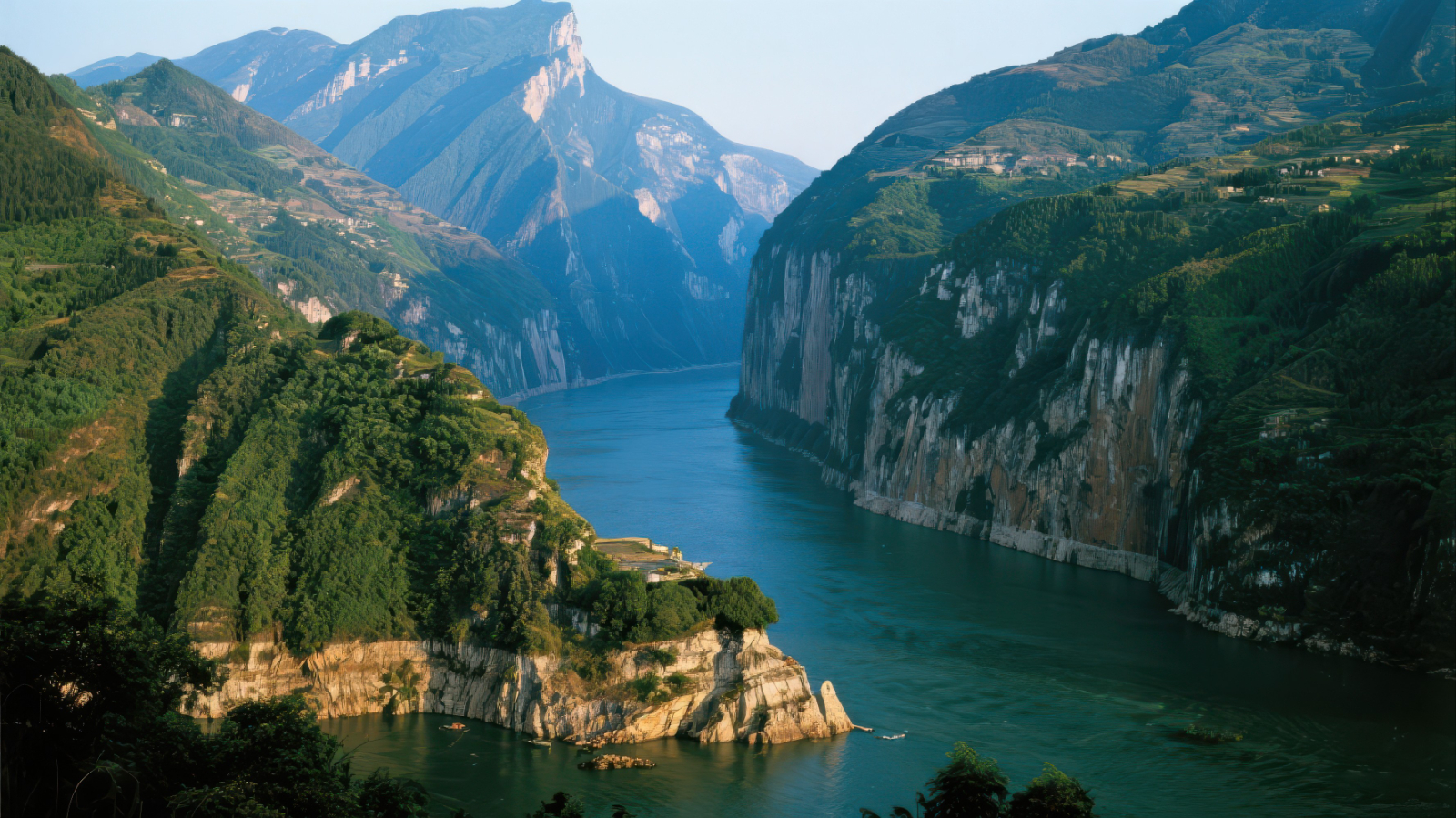 Yangtze River.jpeg Yangtze River.jpeg